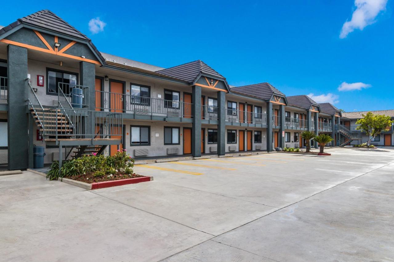 Hotel Hacienda At Ontario Ranch Exterior photo